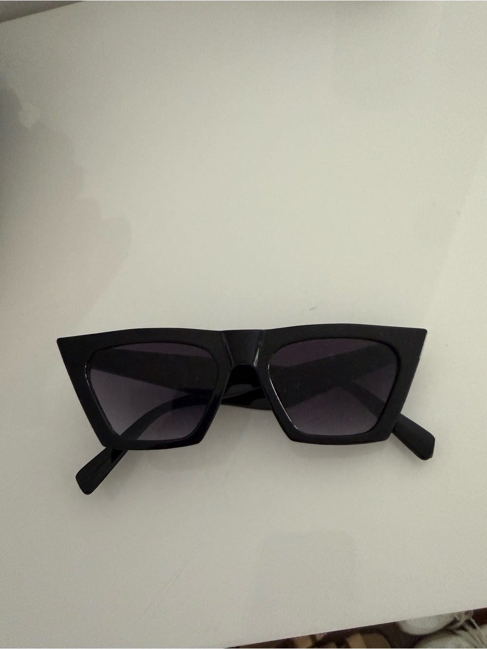 Black Cat-Eye Sunglasses for Women - Classic Chic